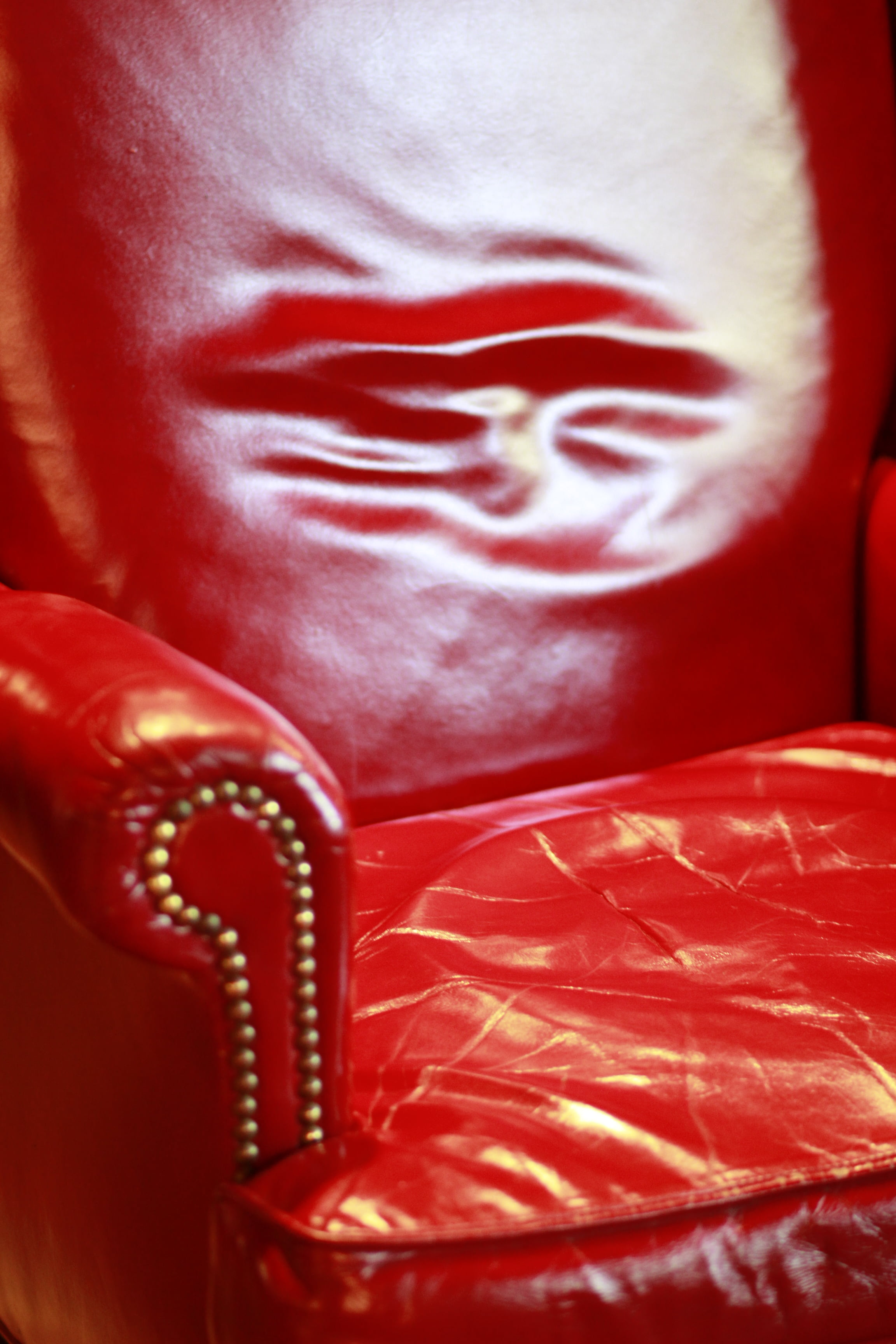 photo of red leather chair on hrexaminer.com article February 17, 2015 from Heather Bussing on sexual harrassment